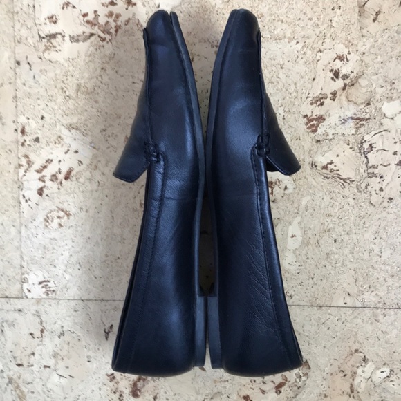 Me Too Cori Black Leather Pointy Flats - Picture 2 of 8